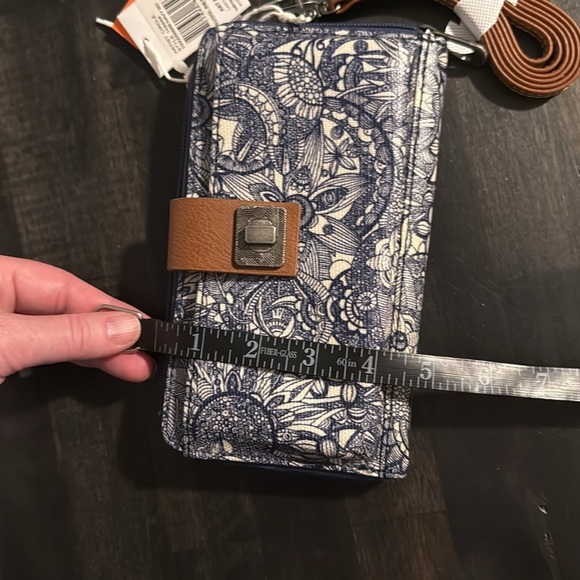 Sakroots Blue Artist Circle Wristlet Crossbody Wallet Fits Smartphone NWT - Picture 8 of 8